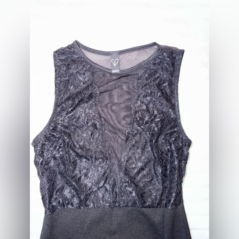 Windsor Elegant Black Lace Sleeveless Dress